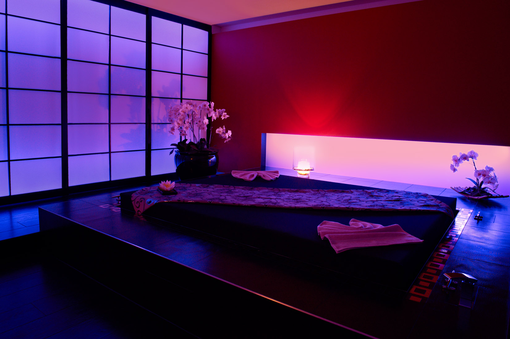 asiatisch eingerichteter Massage Raum mit Futon Bett im Massage Studio Andana in Zürich